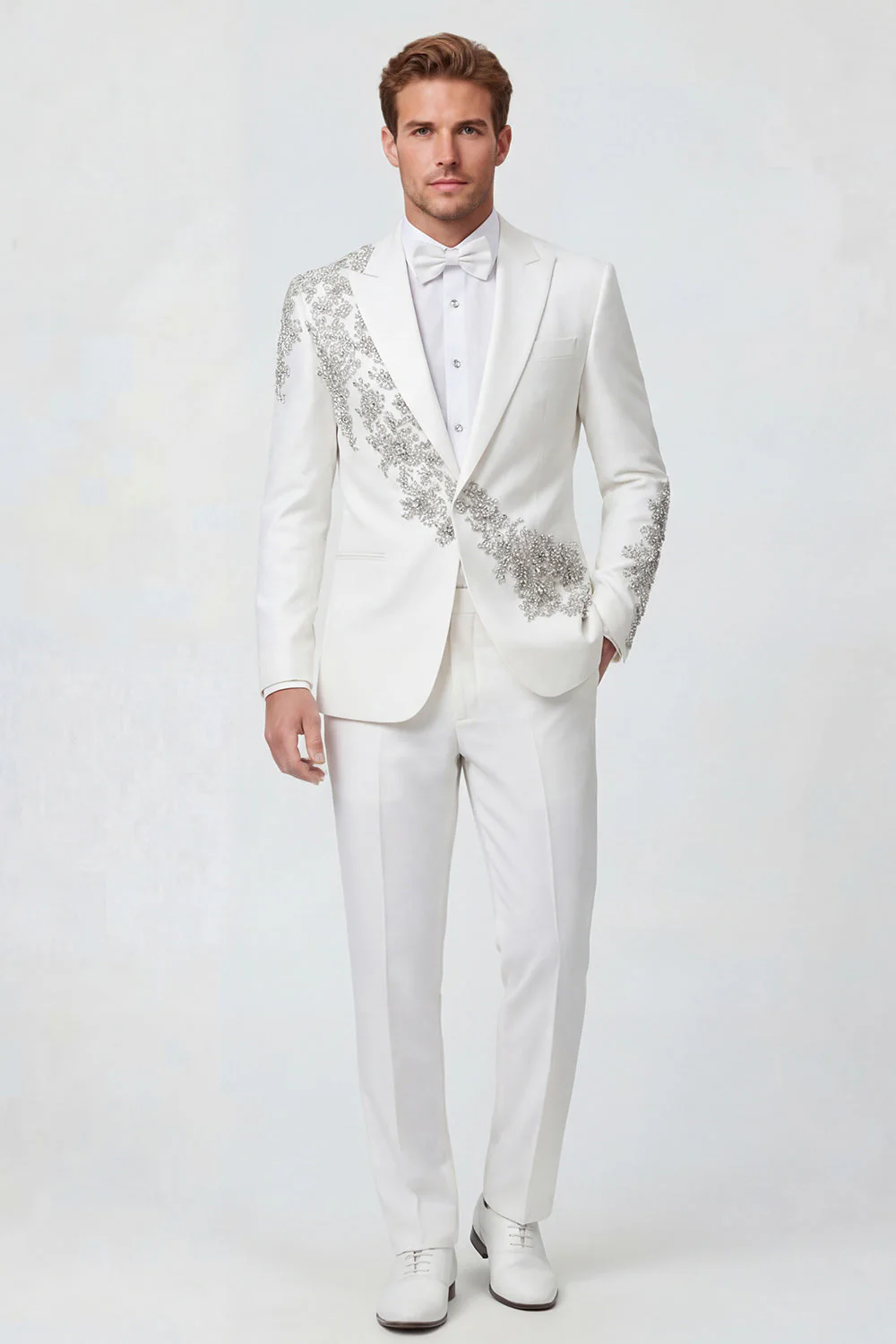 Costumes de mariage blancs 2 pièces à revers point, un bouton, avec perles