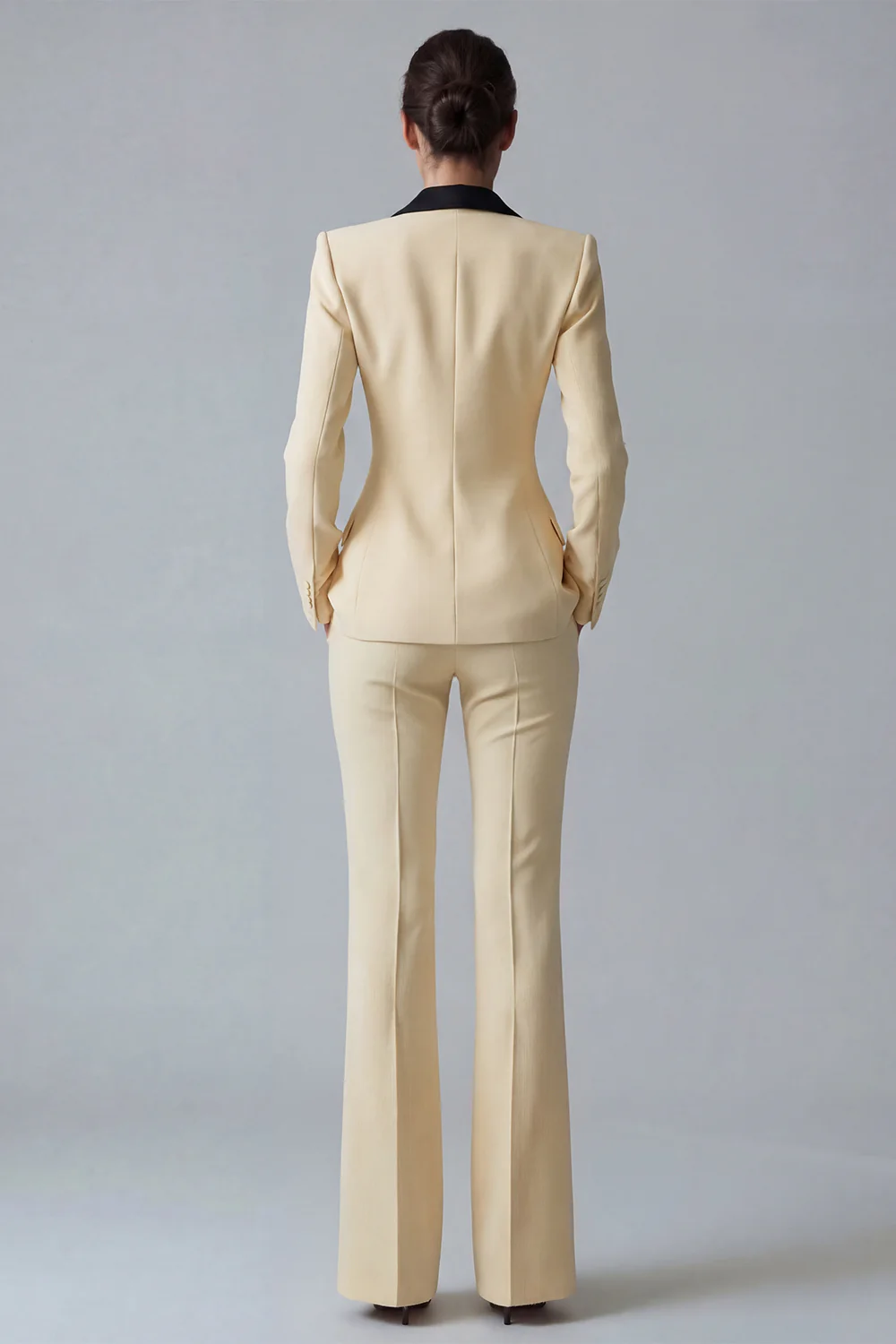 Costume d'affaires femme 2 pièces vert foncé revers pointe un bouton - Image 18