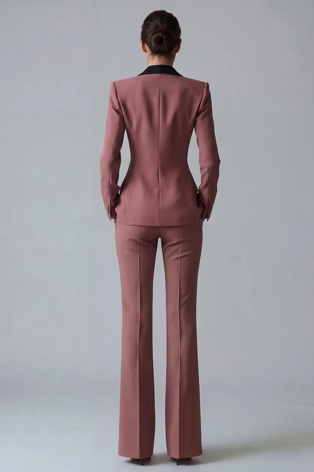 Costume d'affaires femme 2 pièces vert foncé revers pointe un bouton - Image 20