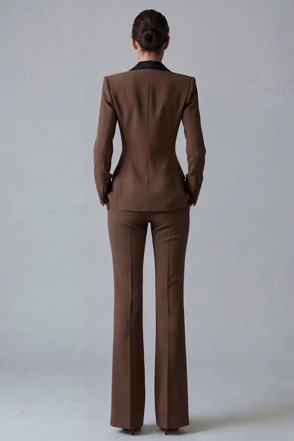 Costume d'affaires femme 2 pièces vert foncé revers pointe un bouton - Image 34