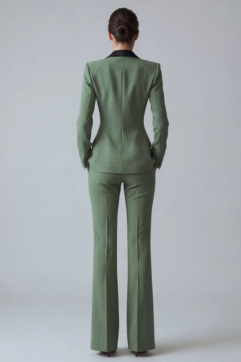 Costume d'affaires femme 2 pièces vert foncé revers pointe un bouton - Image 38