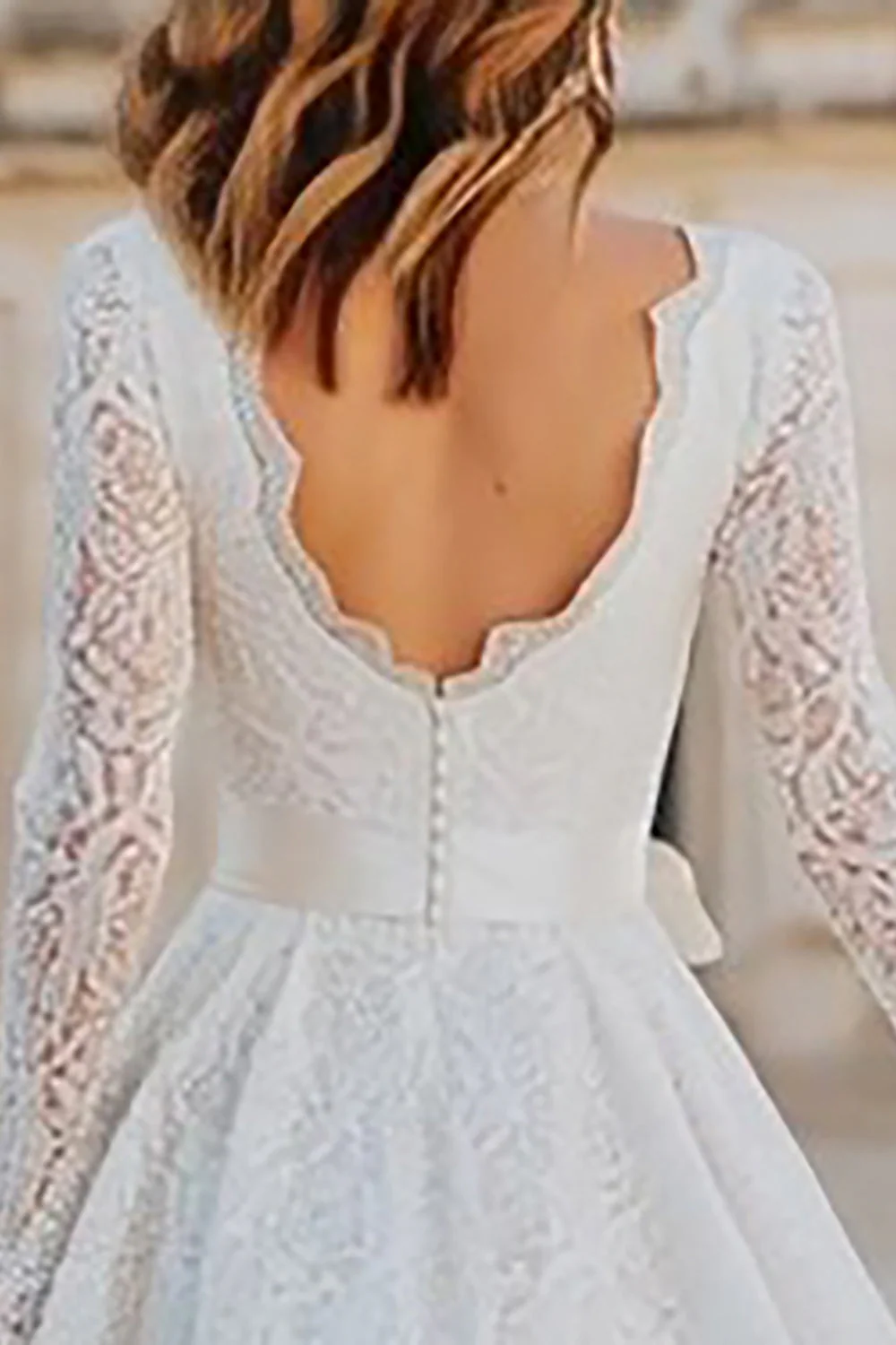 Robe de fiançailles midi trapèze en dentelle ivoire à col en V et nœud - Image 4