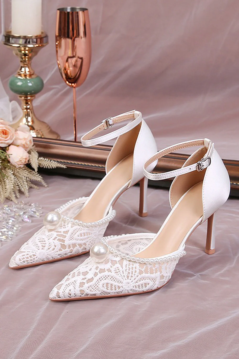 Dentelle ivoire perles pointues, talons aiguilles, talons hauts, chaussures de mariage avec bretelle à la cheville