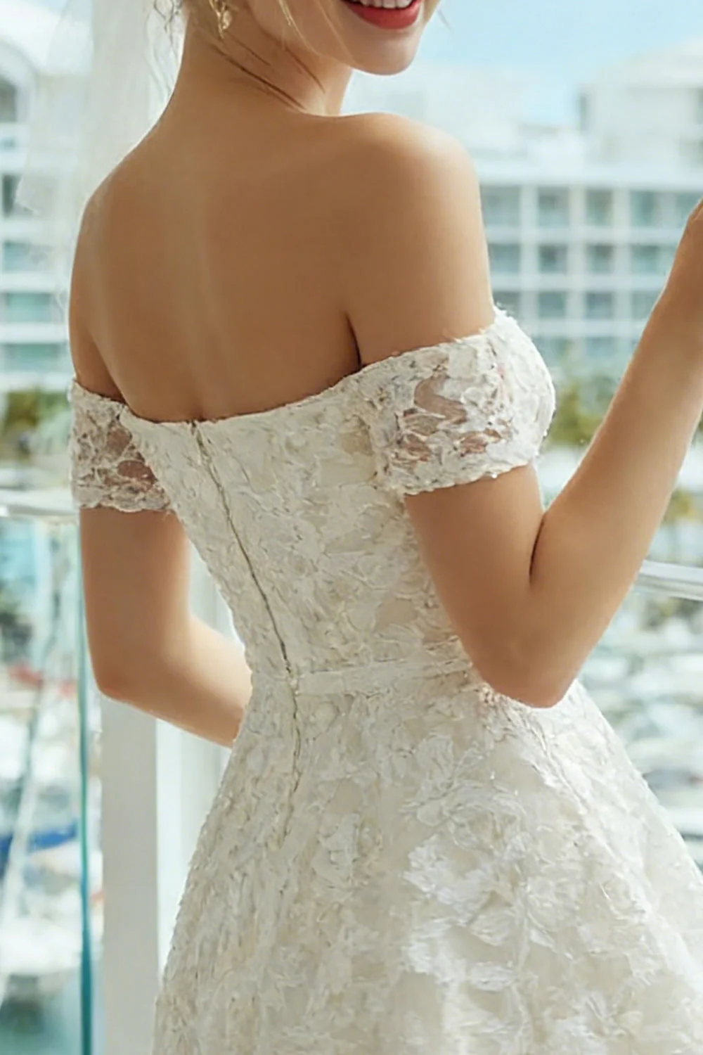 Dentelle ivoire Une robe de mariée à épaule décollée - Image 4