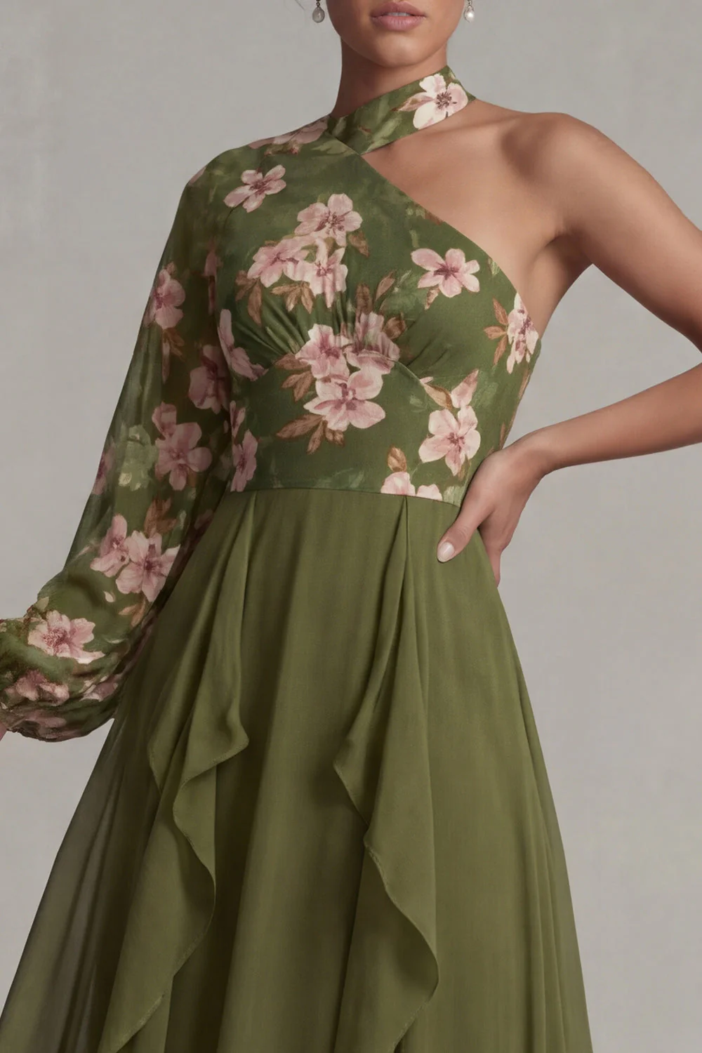 Dos dos du fleur à une épaule en eucalyptus Une robe à volants de la mère de la mariée - Image 3