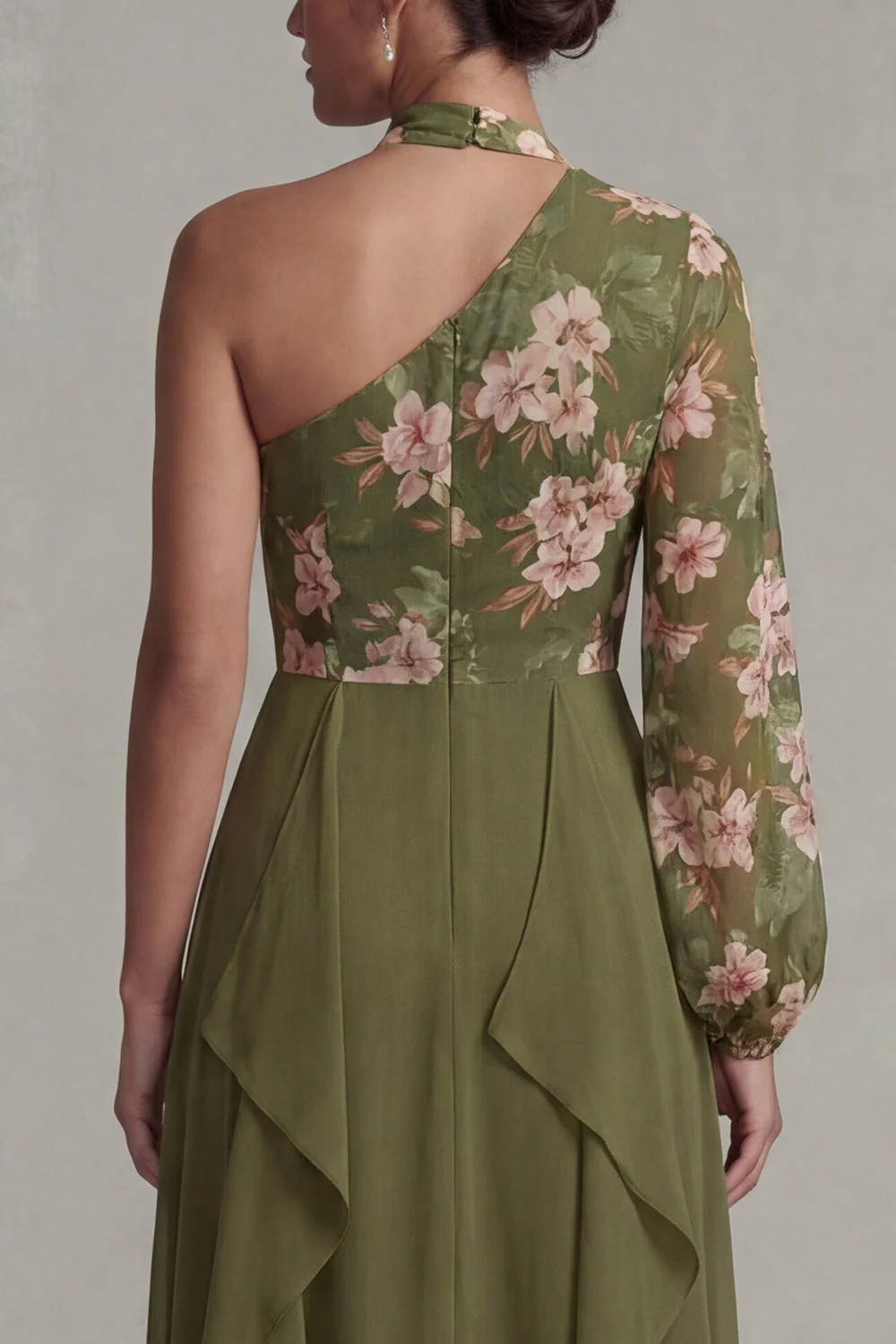 Dos dos du fleur à une épaule en eucalyptus Une robe à volants de la mère de la mariée - Image 4