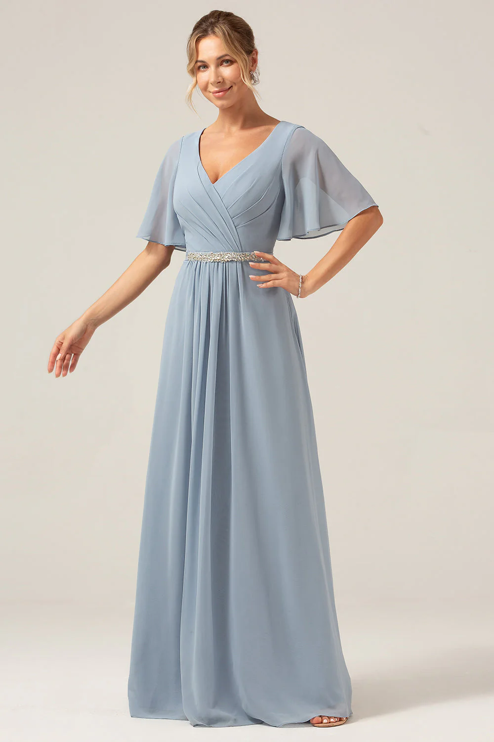 Robe de demoiselle d'honneur en mousseline de soie bleu poussiéreux ligne A col V manches courtes - Image 5