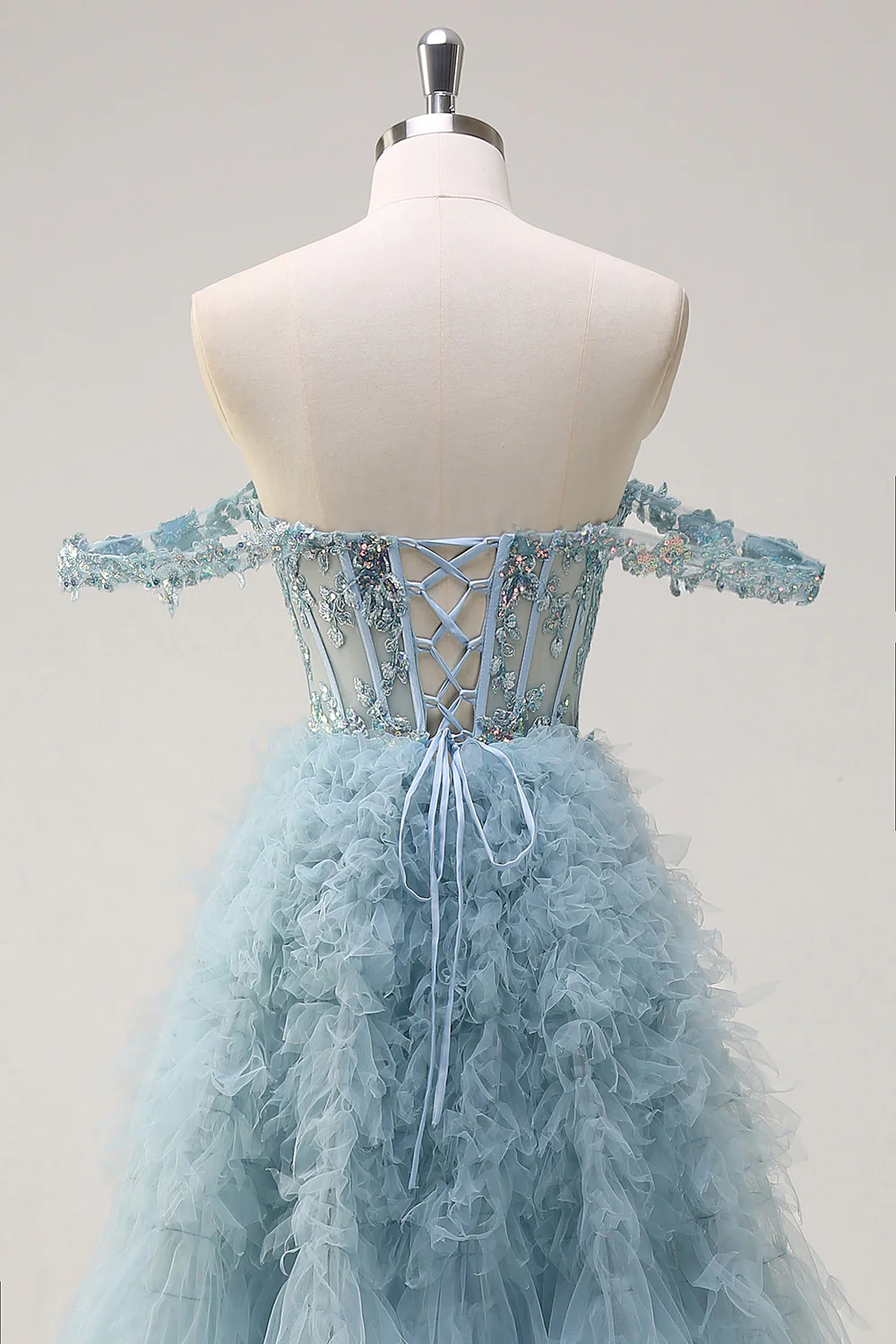 Robe de soirée longue bustier nude bleu poussiéreux à épaules dénudées et volants - Image 5