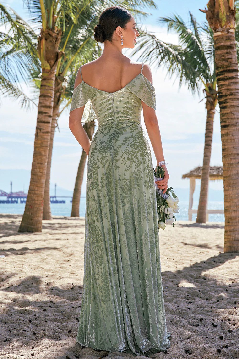Dusty Sage Cold Shoulder Velvet Imprimé Robe de demoiselle d’honneur avec fente - Image 2