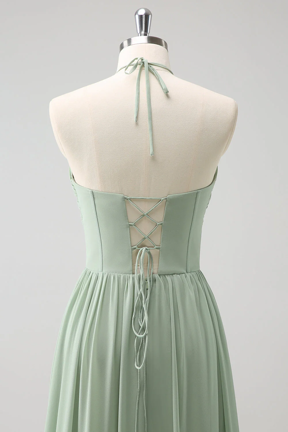 Dusty Sage Halter Robe de demoiselle d’honneur à volants avec fente - Image 5