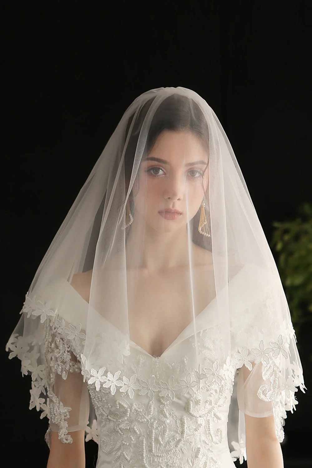 Élégant voile de mariée en dentelle florale blanche - Image 4