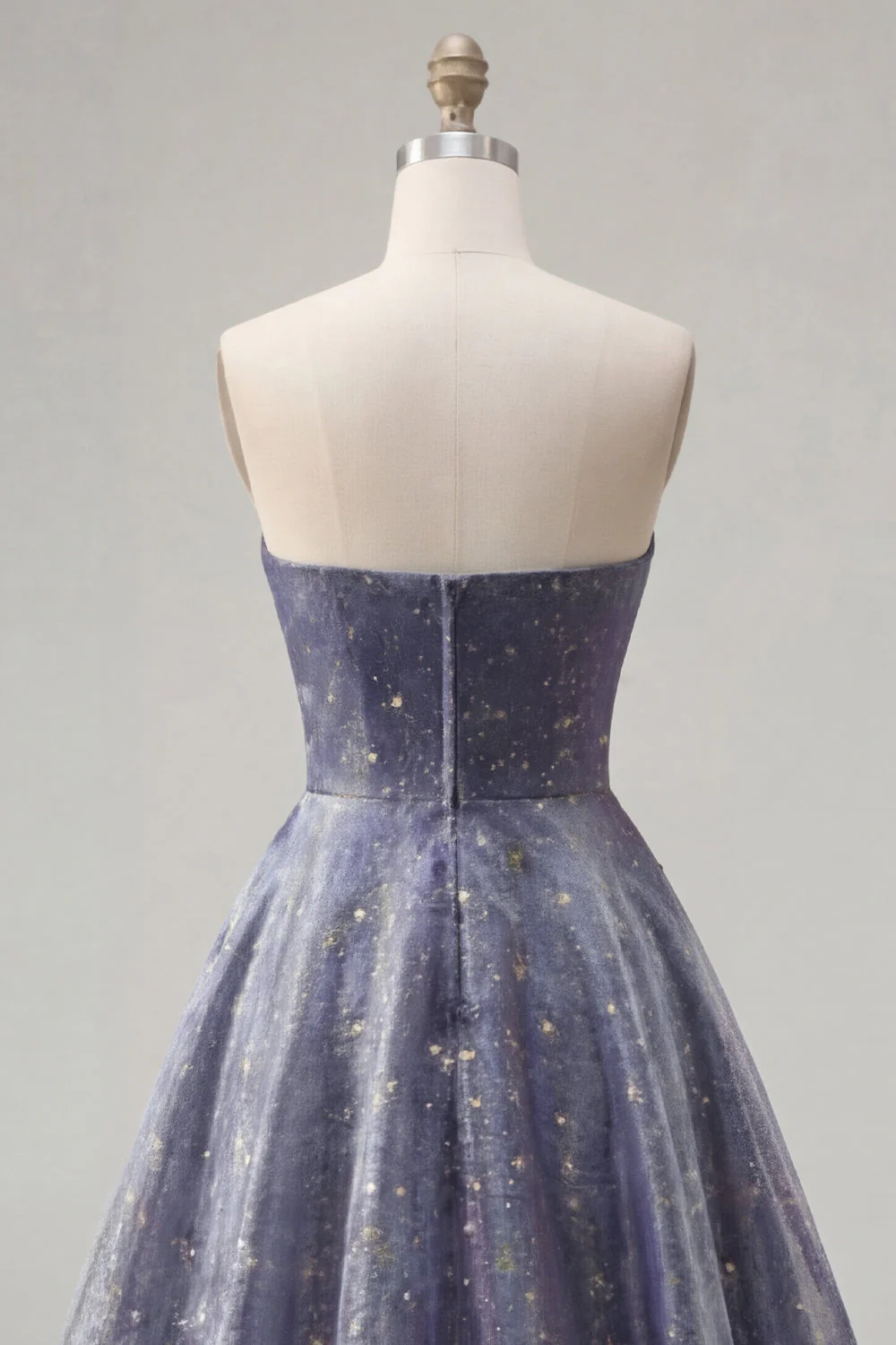 Élégante robe de bal longue étoilée avec un corsage sculptural froncé et une jupe trapèze en A - Image 6