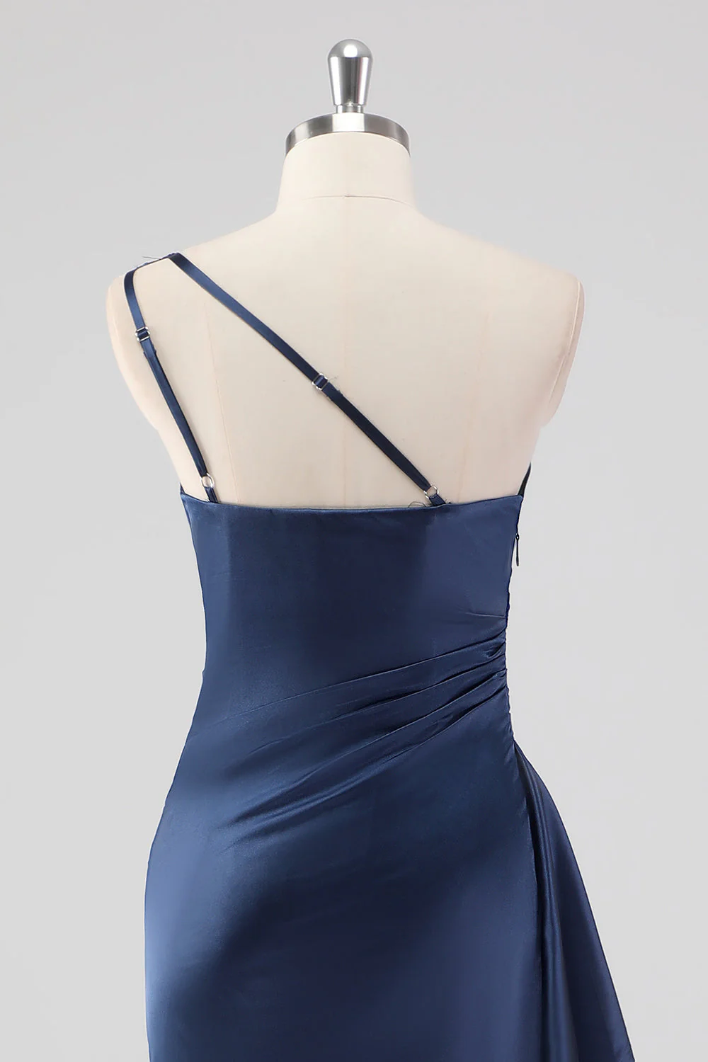 Élégante robe formelle à une épaule en satin bleu marine avec fente - Image 5