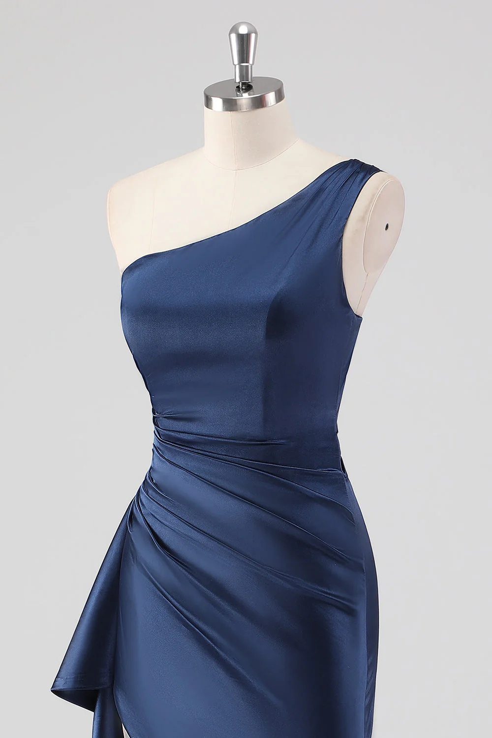 Élégante robe formelle à une épaule en satin bleu marine avec fente - Image 6