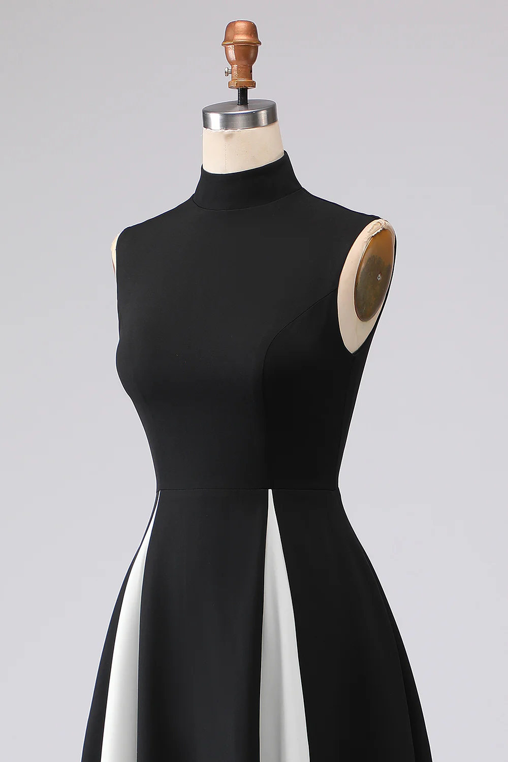 Élégante robe longue formelle trapèze noire et blanche à col haut - Image 8