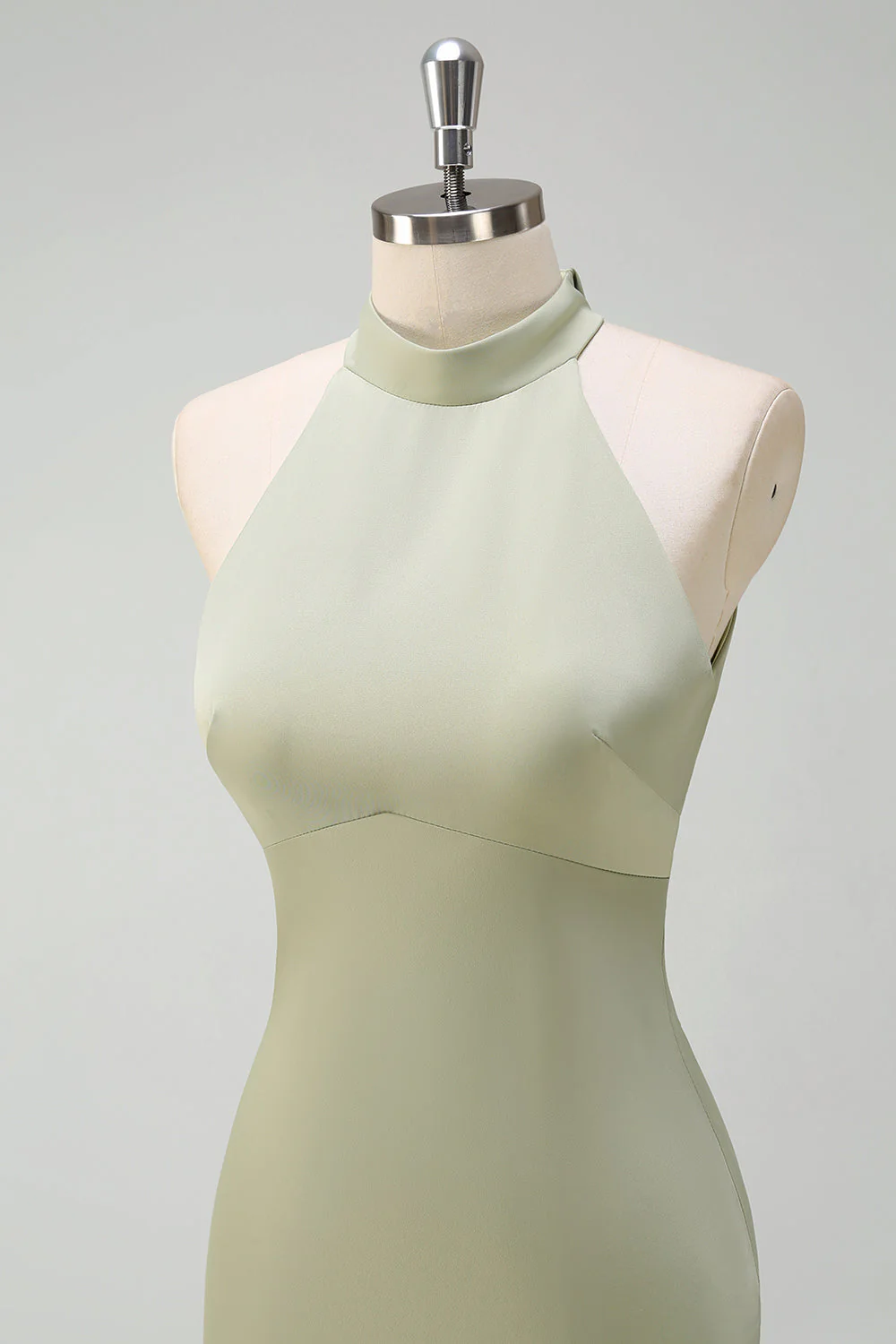 Robe de demoiselle d'honneur longue sirène satin vert sauge à col licol - Image 6