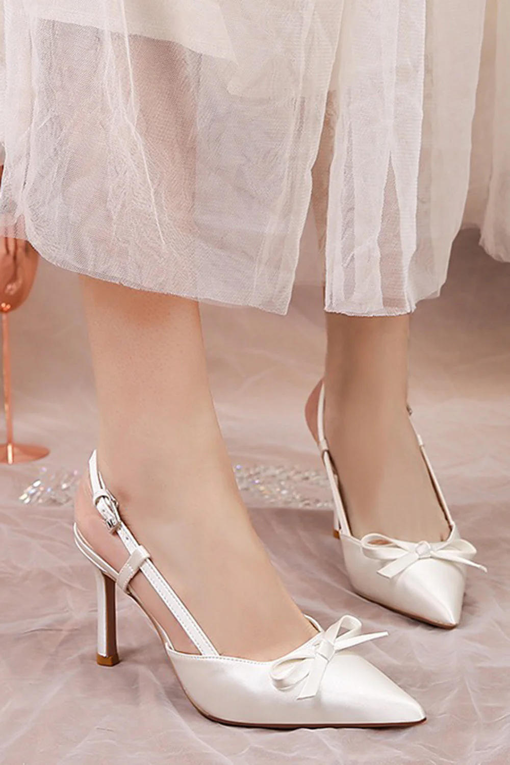Élégantes talons aiguilles en ivoire pointu, talons hauts, chaussures de mariage avec nœud