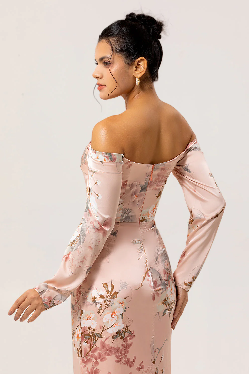 Épaule dénudée Blush Floral Gaine Longue Robe d’invité de mariage avec fente - Image 5