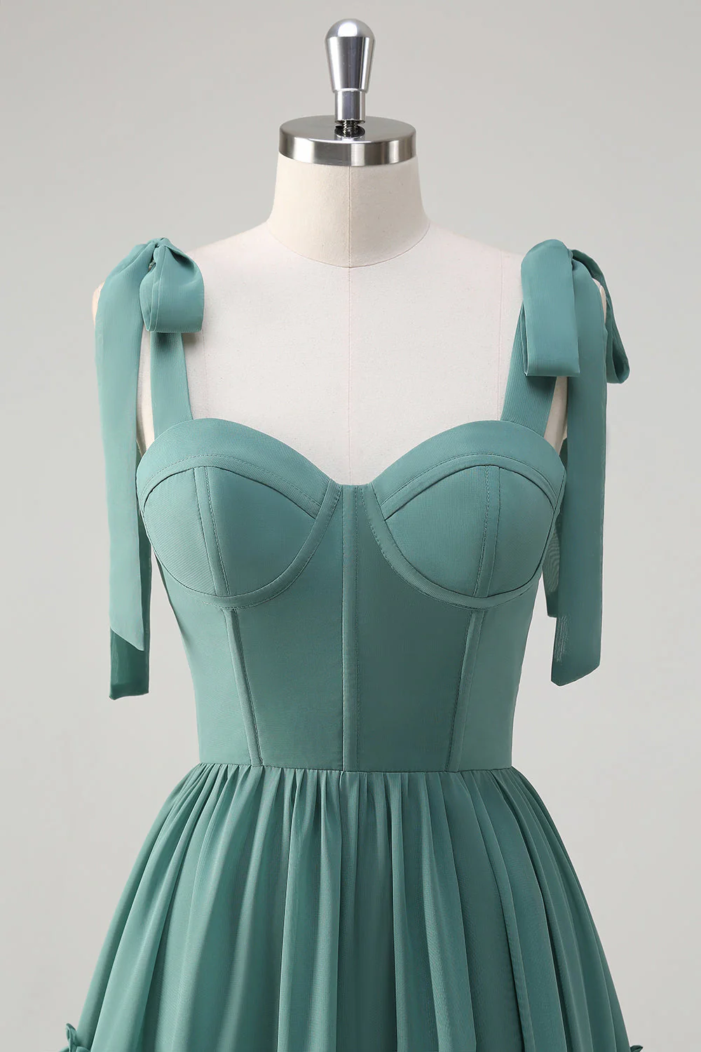 Robe longue de demoiselle d’honneur en mousseline de soie eucalyptus A ligne à bretelles avec corset noeud papillon et volants avec fente - Image 4