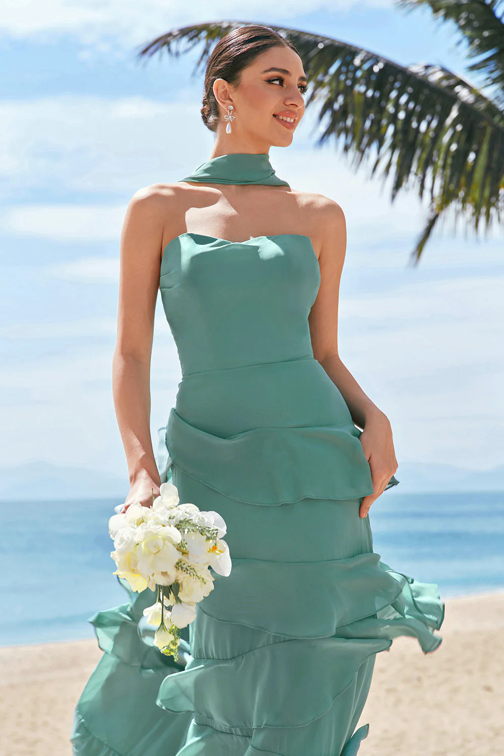 Eucalyptus A Line Robe de demoiselle d’honneur longue à volants sans bretelles avec ruban - Image 6