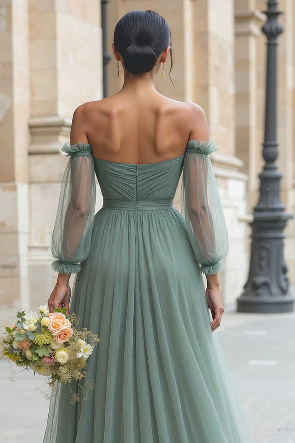 Robe de demoiselle d'honneur longue à manches et épaule dénudée couleur eucalyptus - Image 4