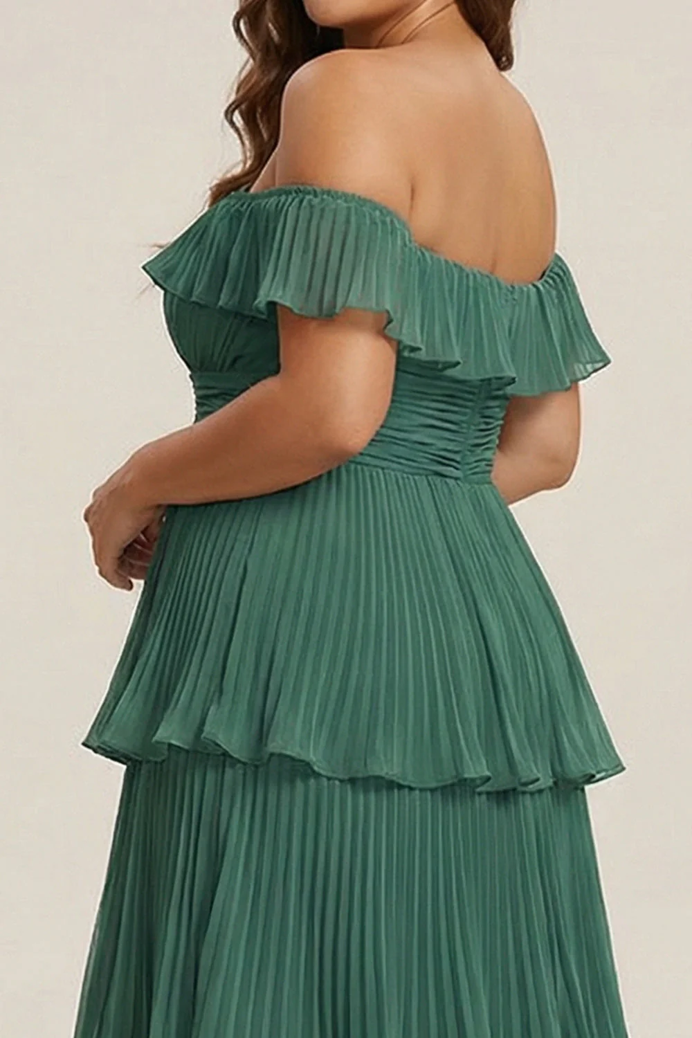Eucalyptus plissé à étages décollés sur les épaules Ligne A Longue robe de demoiselle d’honneur grande taille - Image 4