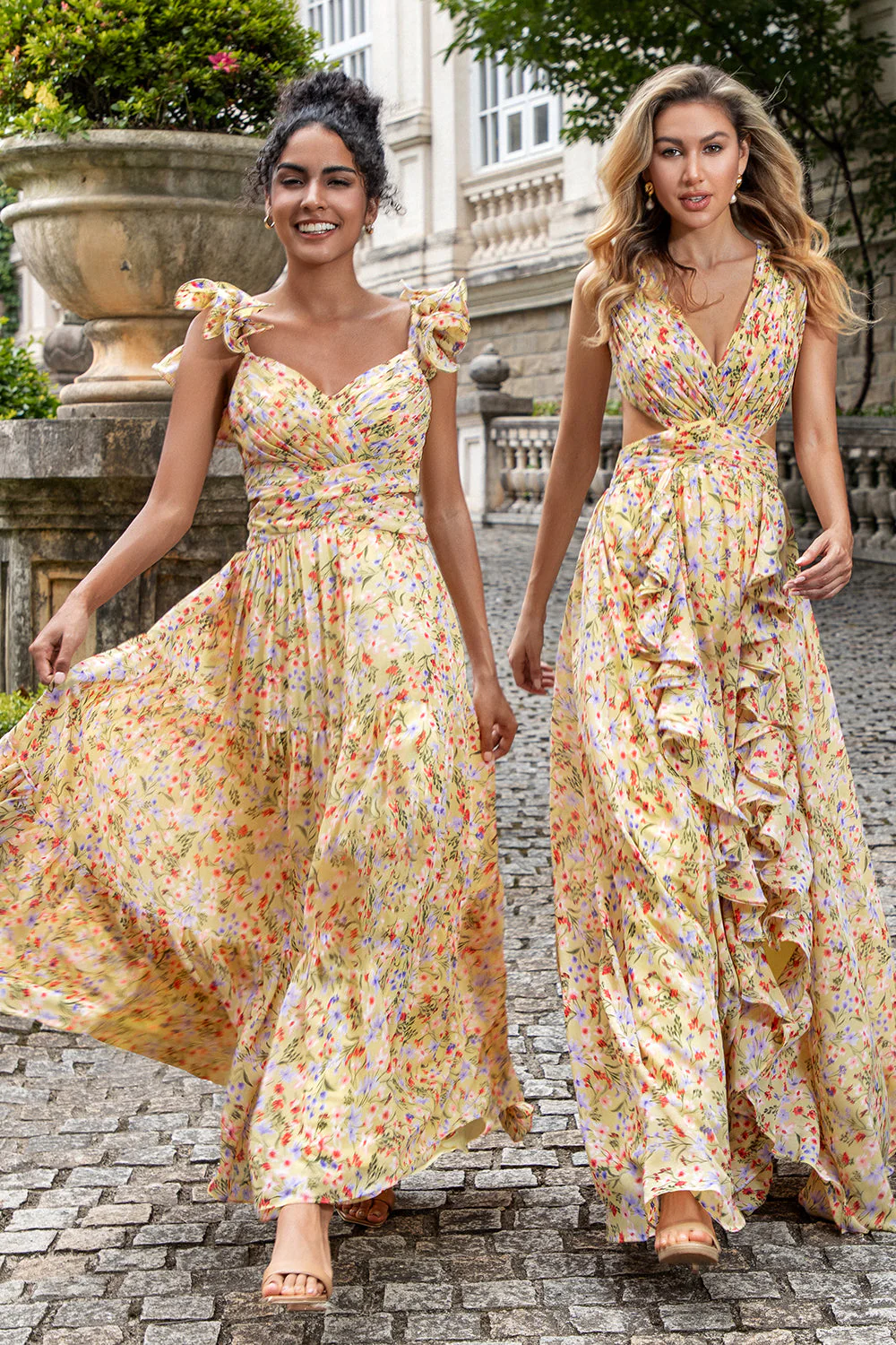 Fleur jaune Une ligne Col V Imprimé Plissé Robe d’invitée de fête de mariage avec fente - Image 3