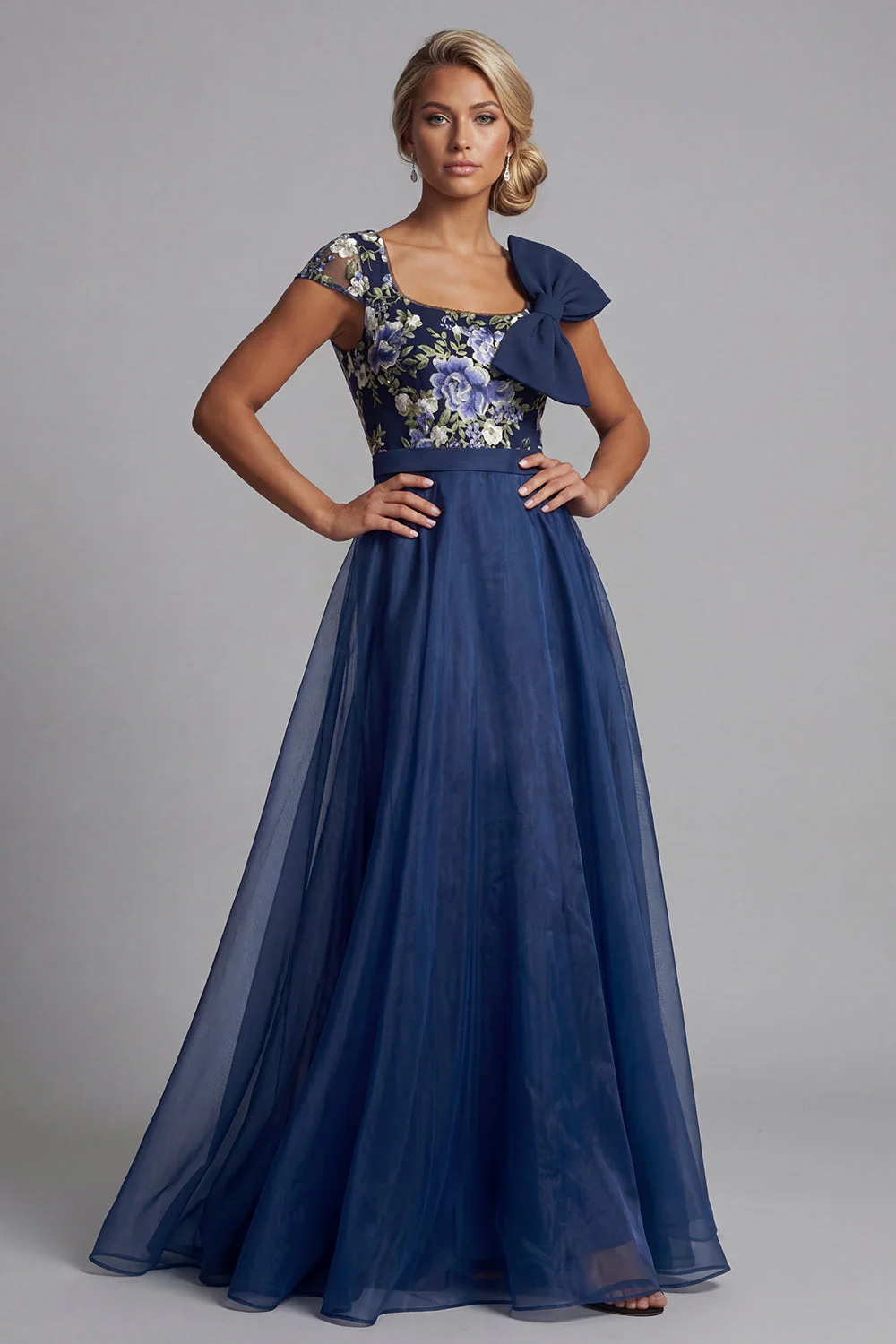 Fleur marine A Line Chiffon à col carré longue robe mère de la mariée avec un nœud