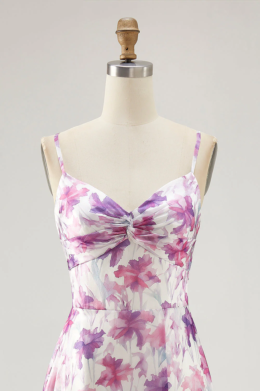 Floral violet A ligne spaghetti bretelles Robe d’invitée de mariage imprimée - Image 4