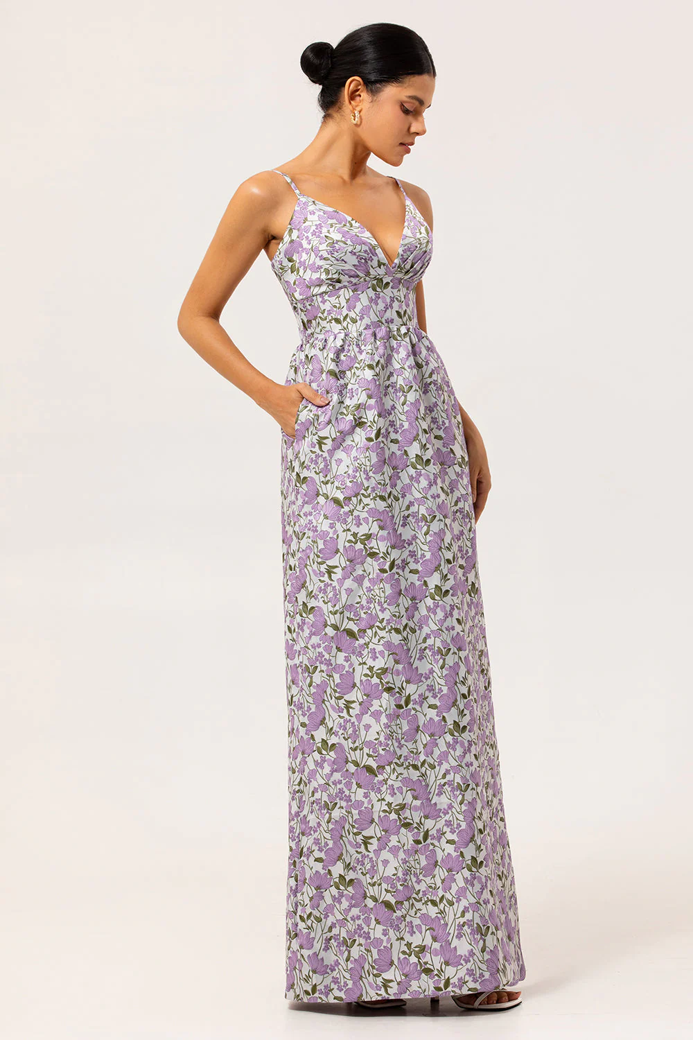Floral violet Une ligne imprimée spaghetti bretelles Robe d’invitée de mariage - Image 3