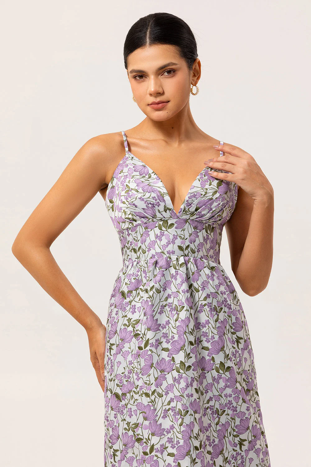 Floral violet Une ligne imprimée spaghetti bretelles Robe d’invitée de mariage - Image 4