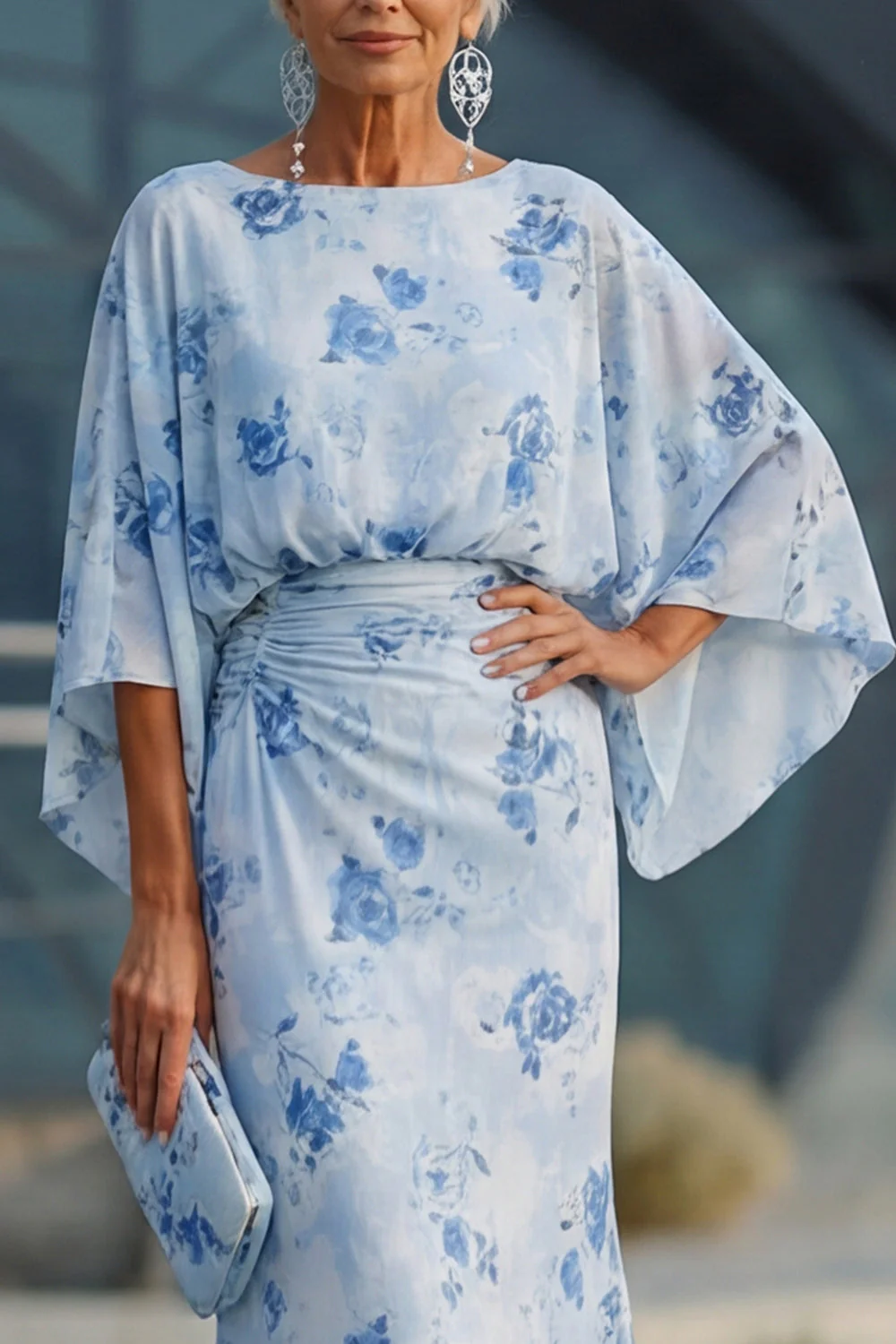 Fourreau longue de la mère de la mariée en fleurs bleues à col bateau avec demi-manches - Image 6