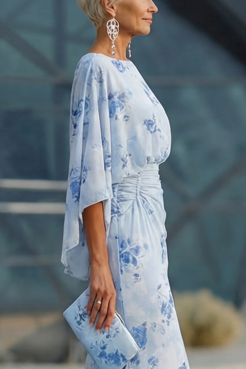 Fourreau longue de la mère de la mariée en fleurs bleues à col bateau avec demi-manches - Image 8