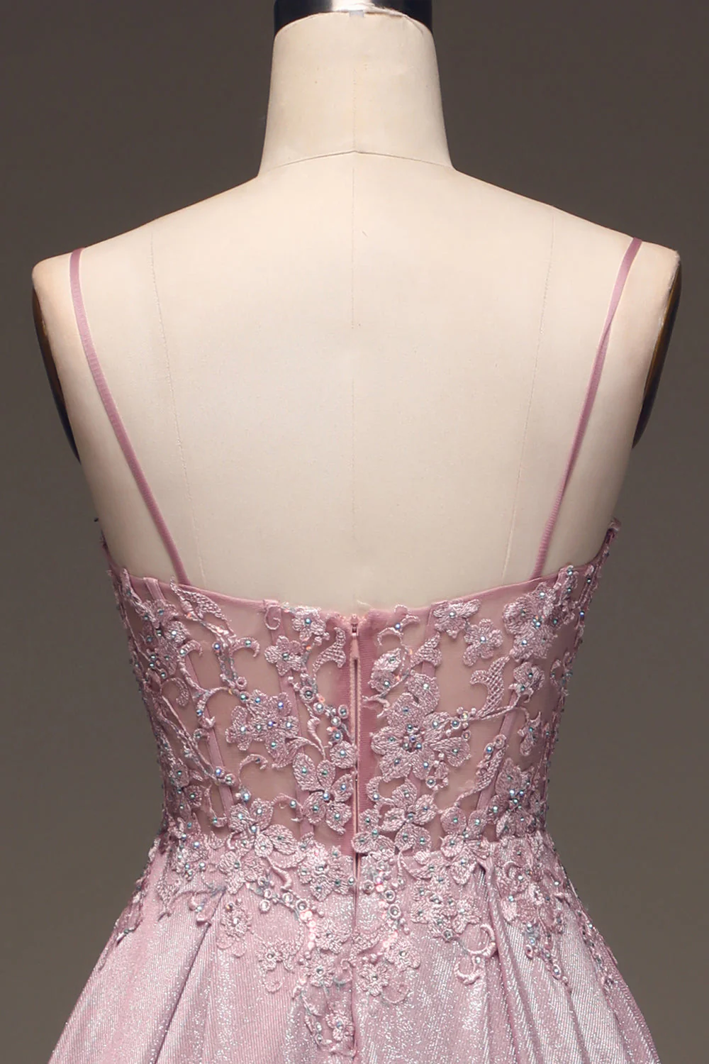 Robe de soirée blush à bretelles fines pailletée avec perles - Image 7
