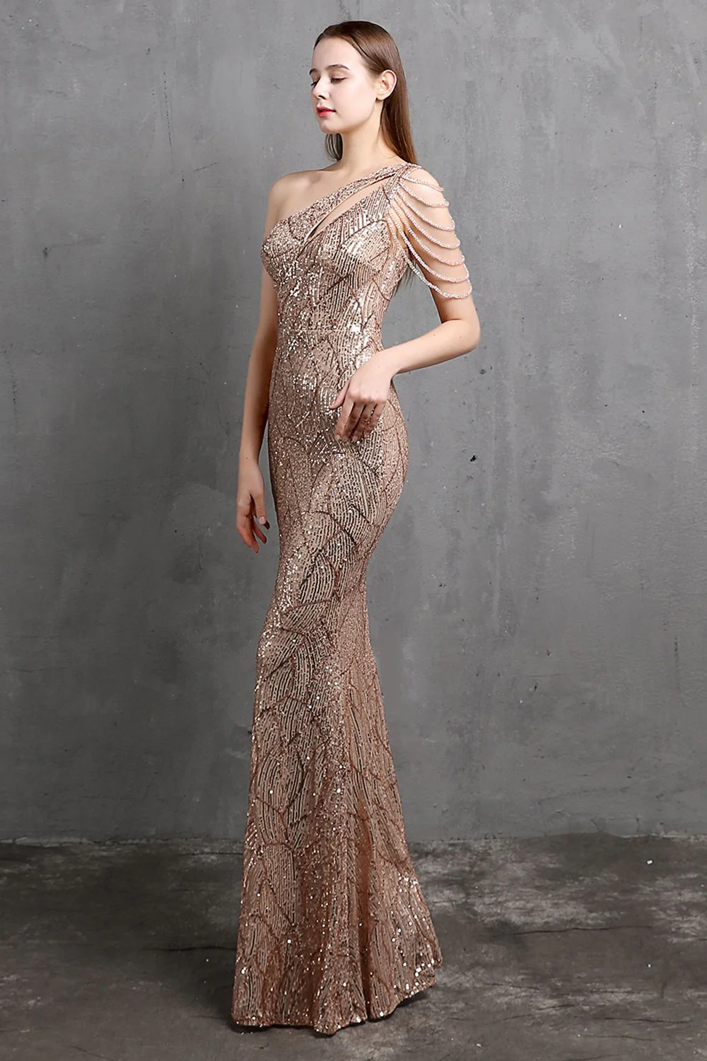 Robes de bal sirène dorées à une épaule à paillettes - Image 4
