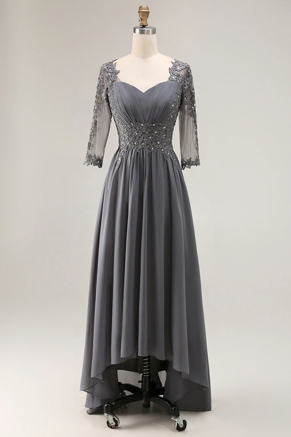 Gris acier Appliqué Une Ligne Plissé Perlé Mère De La Mariée Robe Avec Demi-Manches