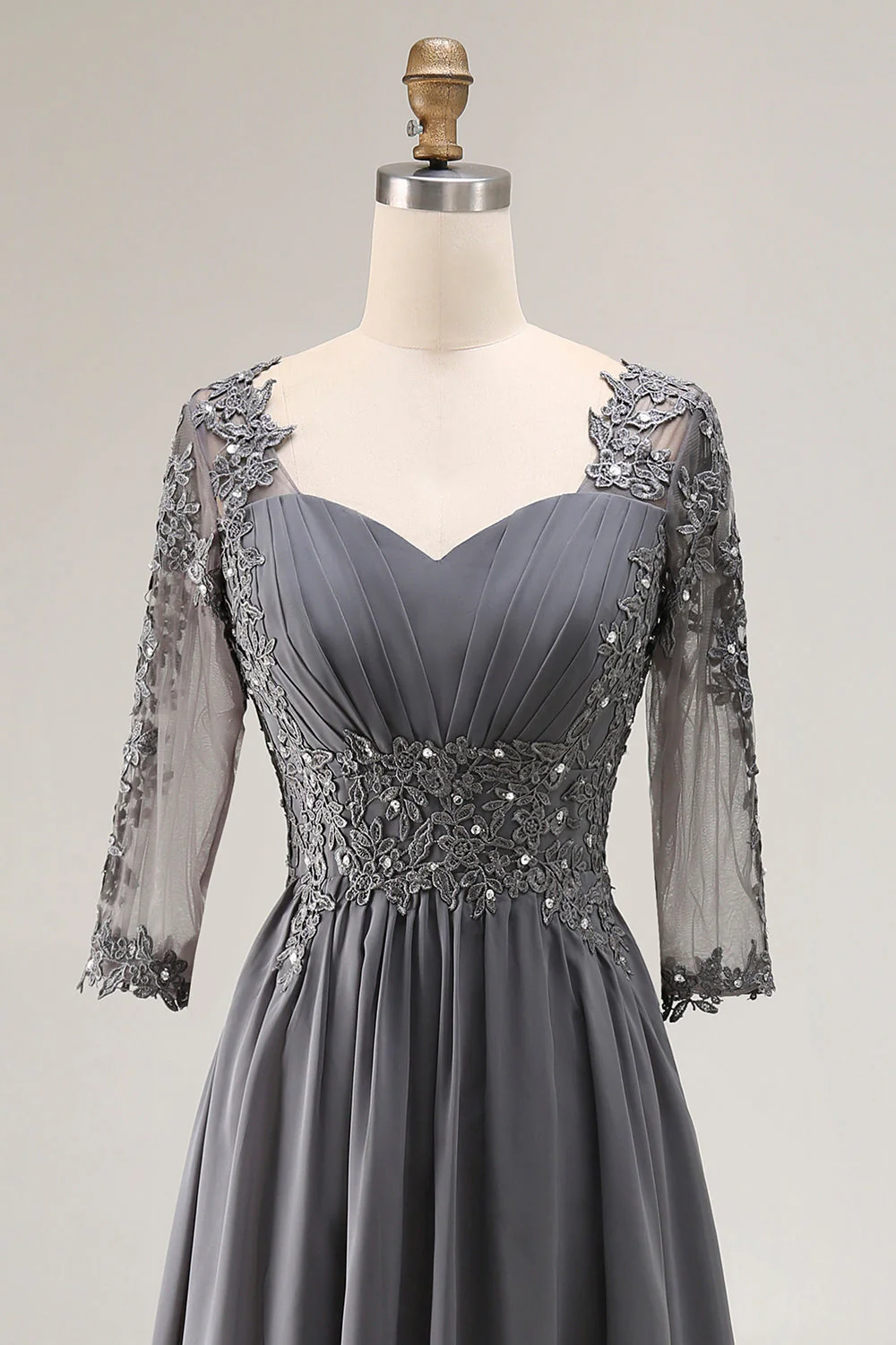 Gris acier Appliqué Une Ligne Plissé Perlé Mère De La Mariée Robe Avec Demi-Manches - Image 4