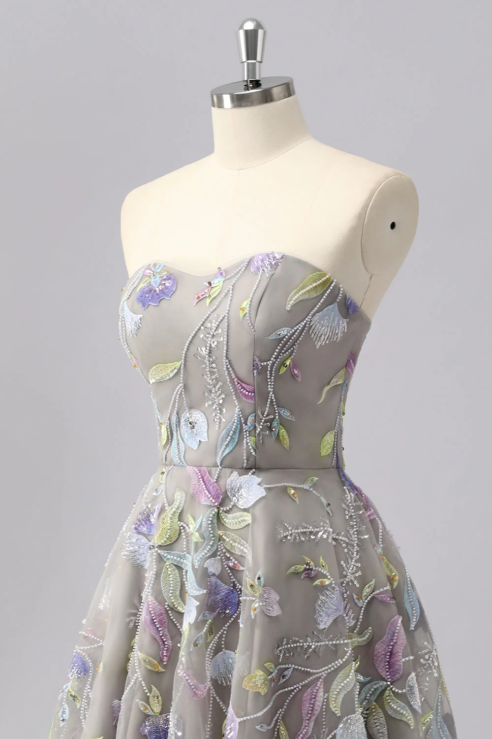 Gris une ligne sans bretelles floral mini robe de bal avec broderie - Image 6