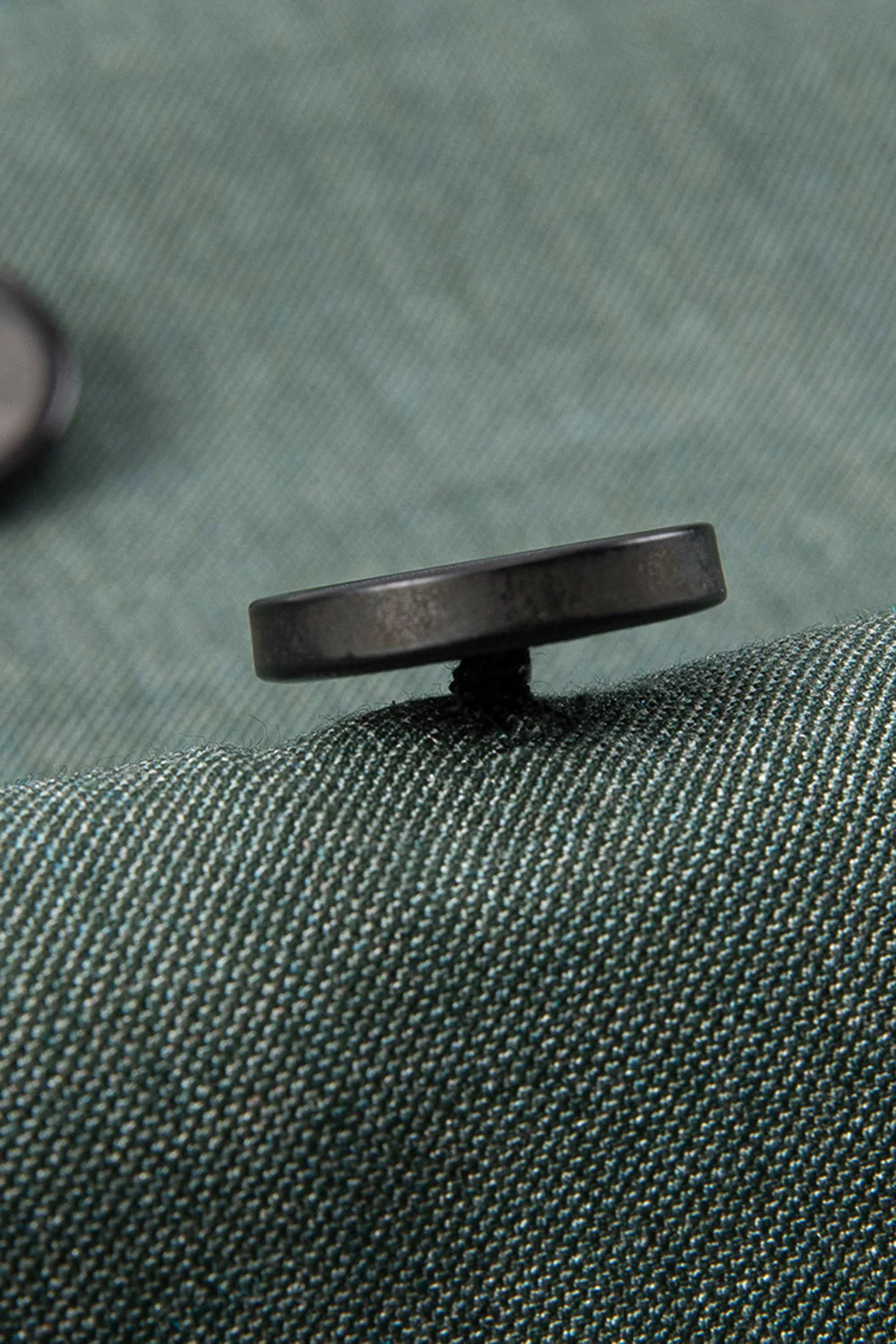 Costume formel pour homme 2 pièces gris vert à double boutonnage et revers cranté - Image 6