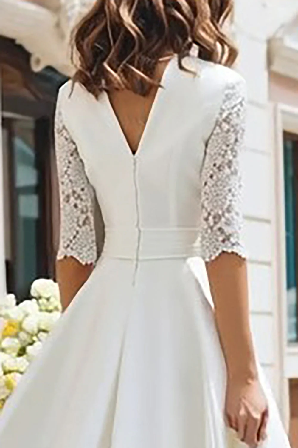 Robe de fiançailles ivoire longueur thé col V ligne A en dentelle - Image 4