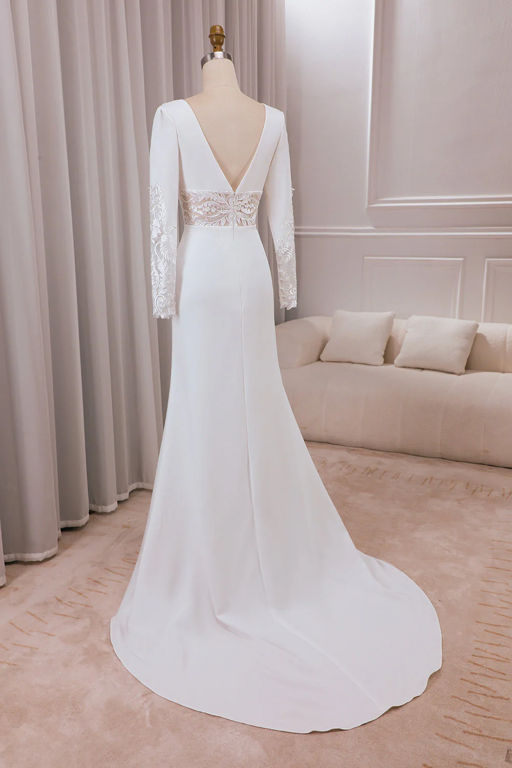 Ivoire Col V profond Manches longues Crêpe et dentelle sirène robe de mariée - Image 2