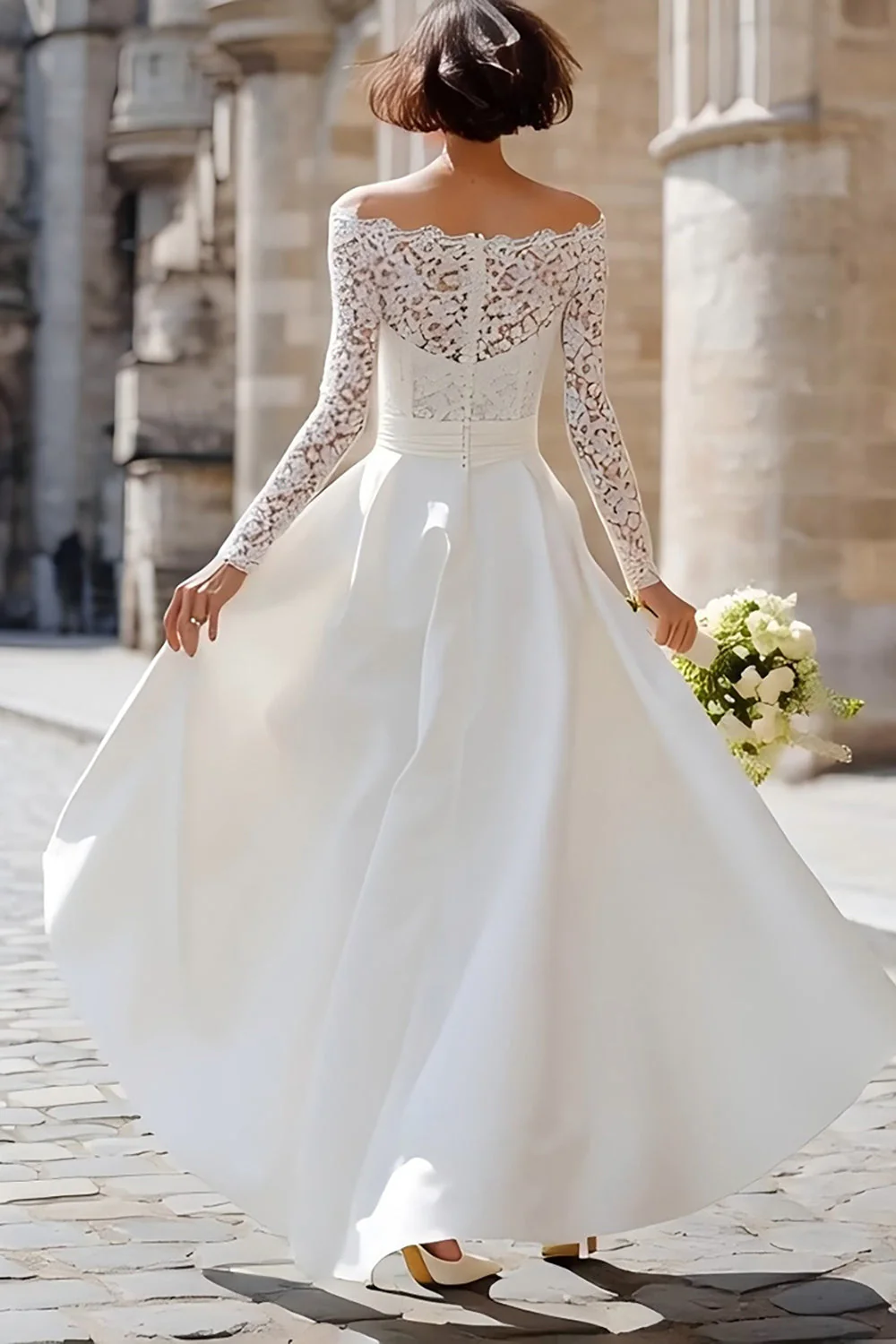 Ivoire Épaule dénudée Une robe de fiançailles high-low ligne avec dentelle - Image 2