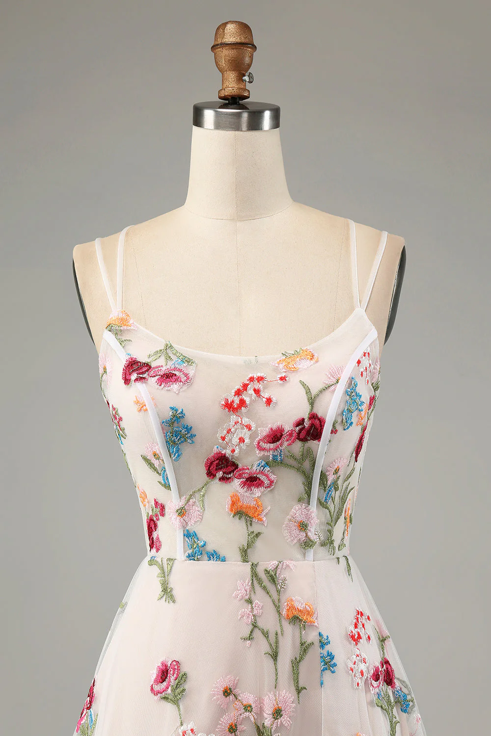 Robe de soiréel longue bustier ivoire à bretelles fines ligne A fleurie avec fente - Image 4