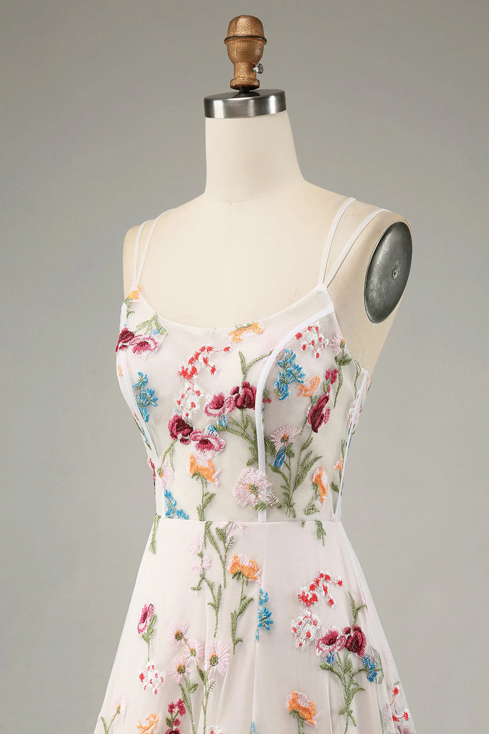 Robe de soiréel longue bustier ivoire à bretelles fines ligne A fleurie avec fente - Image 6