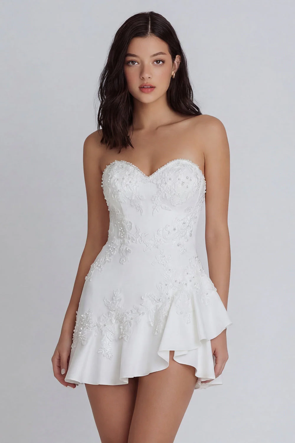 Ivoire Sweetheart Mini-Robe A-Line Appliquée à perles avec volants