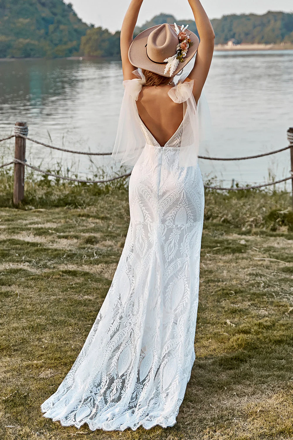Ivory Mermaid Dentelle Sweep Train Boho Robe de mariée avec nœuds papillon - Image 7