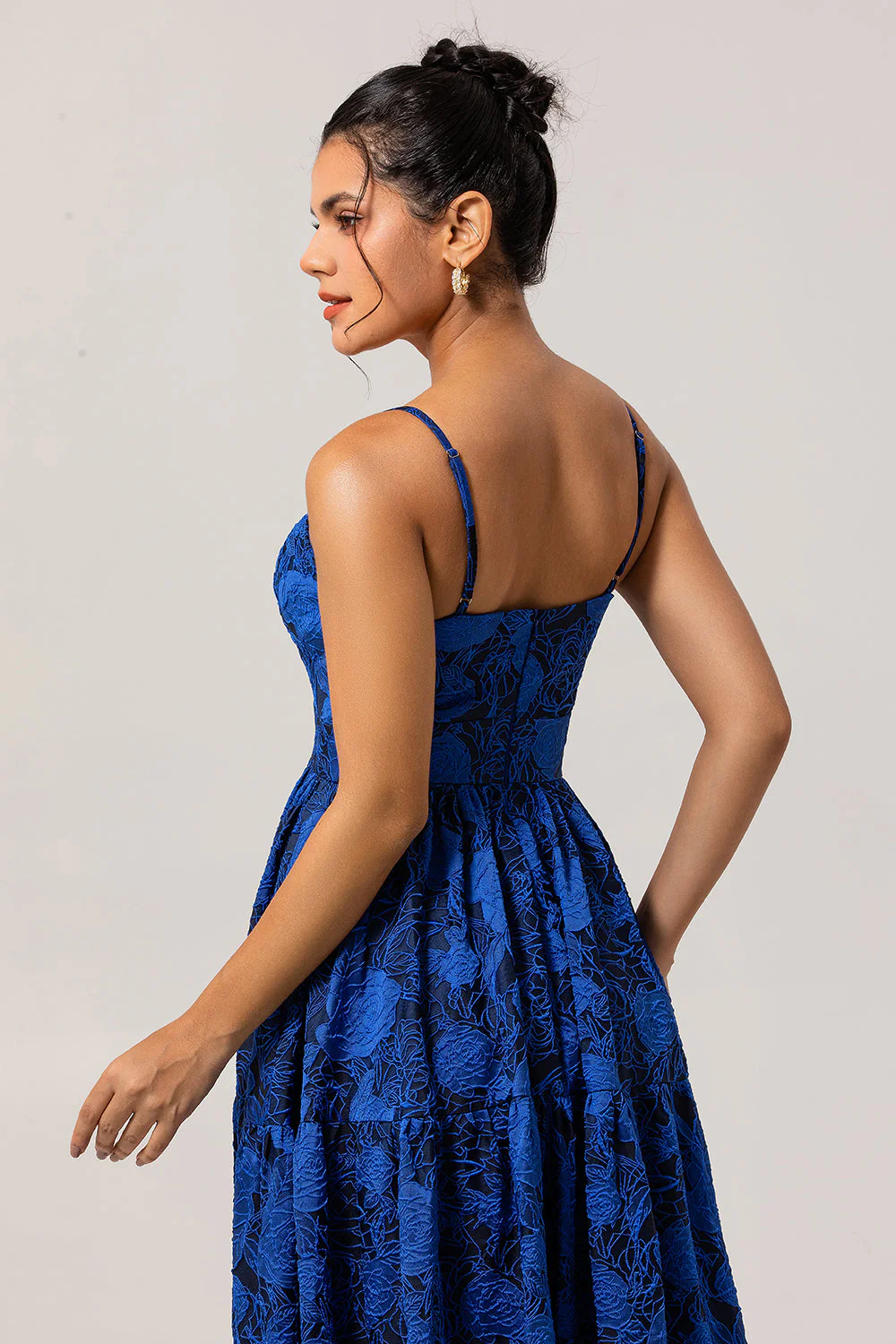 Robe De Soirée bleu foncé jacquard coupe trapèze à fines bretelles et découpes - Image 6