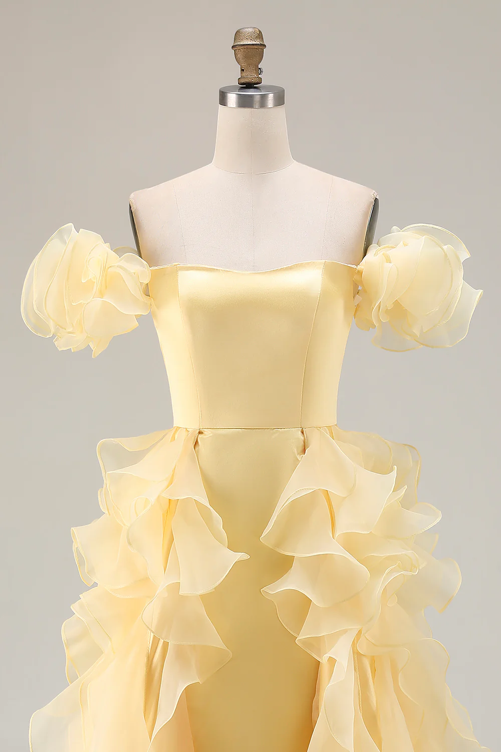 Robe de bal sirène jaune en satin à épaule dénudée et volants - Image 6