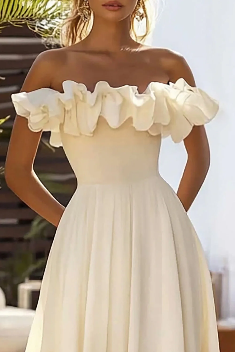 Robe d'invitée de mariage longue jonquille en mousseline de soie à épaule dénudée et volants - Image 2