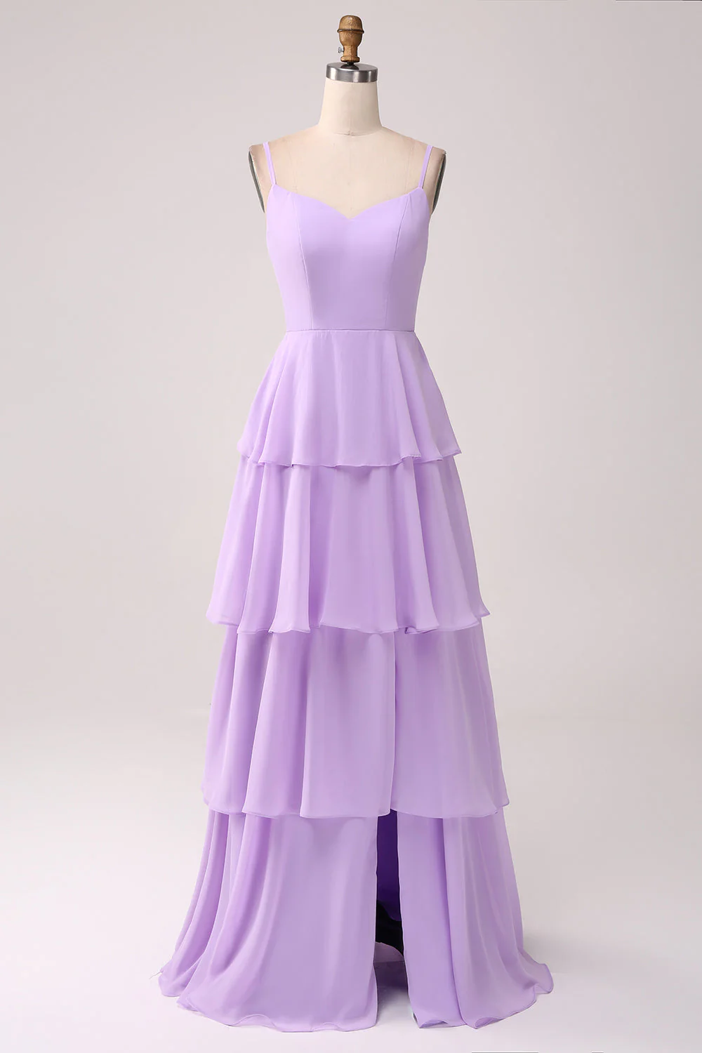 Une ligne bretelles spaghetti à plusieurs niveaux en mousseline de soie lilas robe de demoiselle d’honneur avec fente
